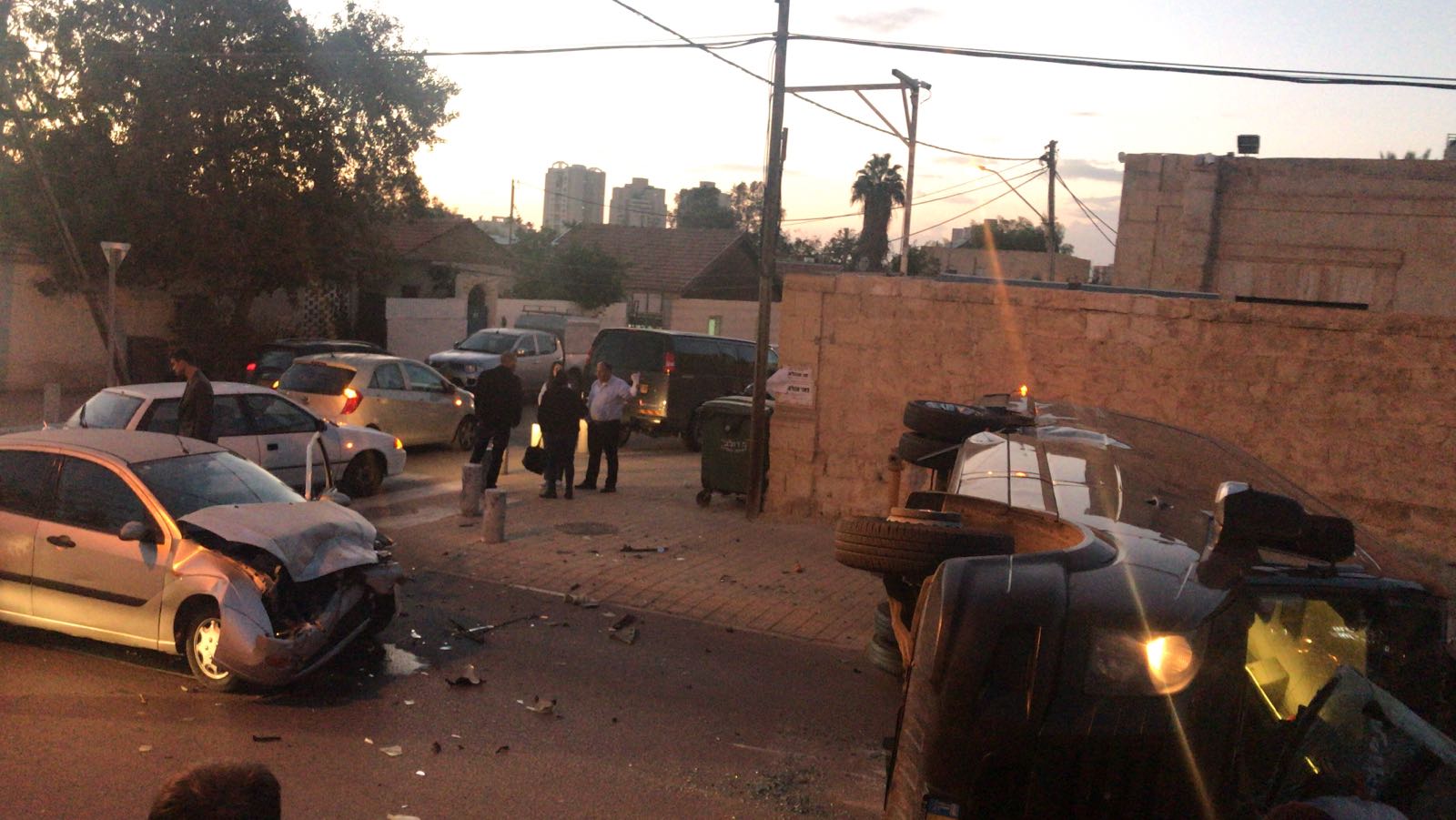 בנס לא היו פצועים קשה: זירת התאונה (צילום: רותם אליה)